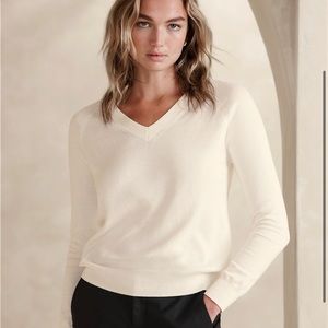 Banana republic v neck cream sweater